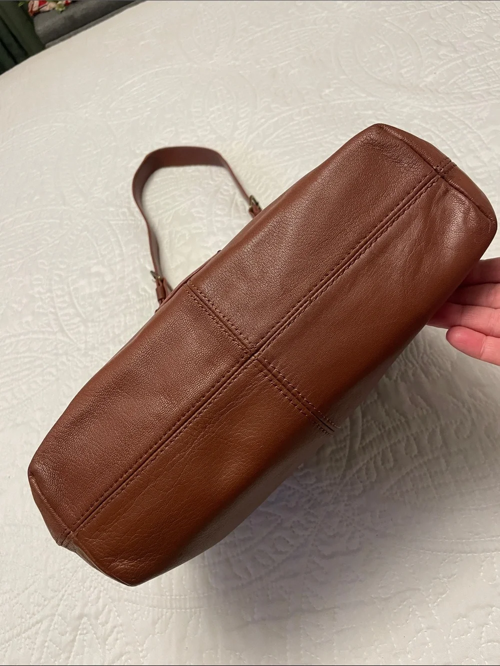 Lucky Brand Brown Leather Hobo Shoulder Bag with Magnetic Closure Great Shape